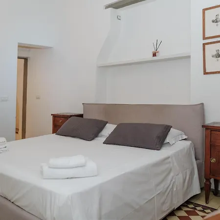 Borgo San Frediano Lab & *