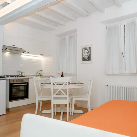 Borgo San Frediano Lab & * Florence